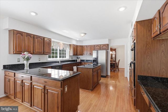 5245 GLEN MEADOW RD, Centreville, VA 20120