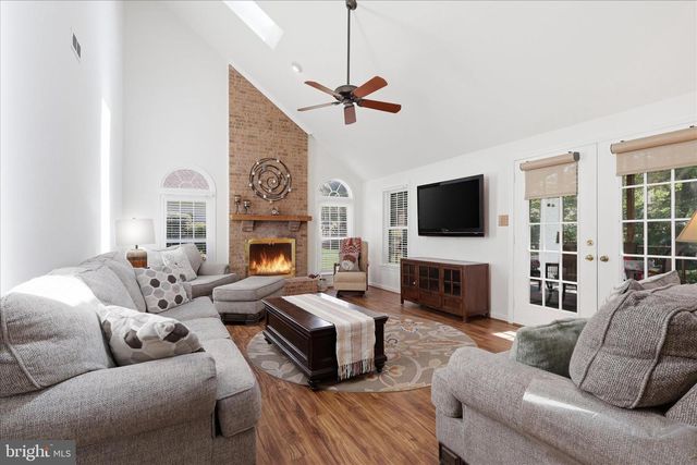 5245 GLEN MEADOW RD, Centreville, VA 20120