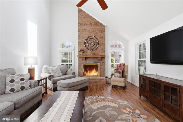 5245 GLEN MEADOW RD, Centreville, VA 20120