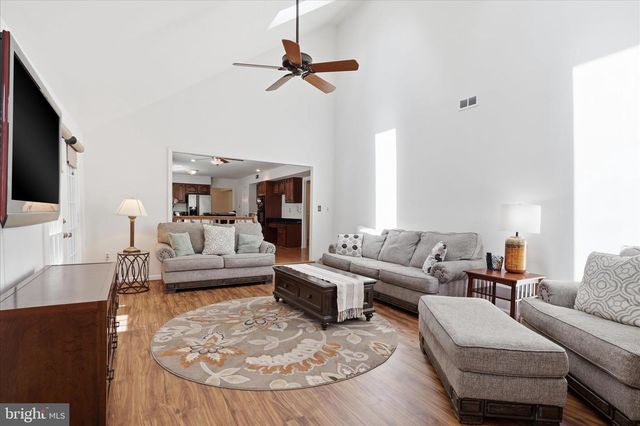 5245 GLEN MEADOW RD, Centreville, VA 20120
