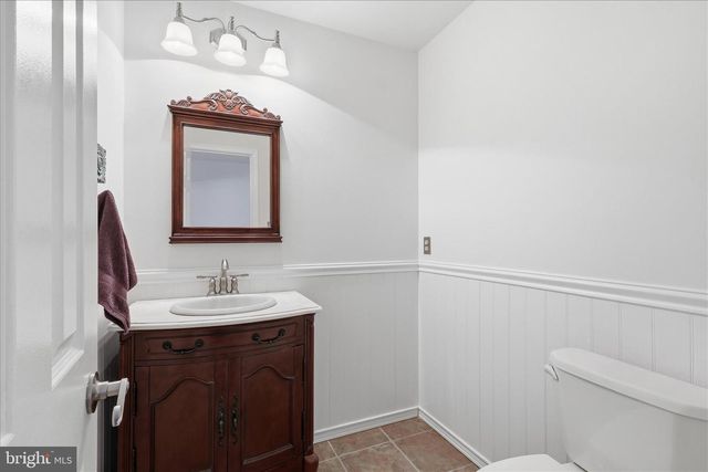 5245 GLEN MEADOW RD, Centreville, VA 20120