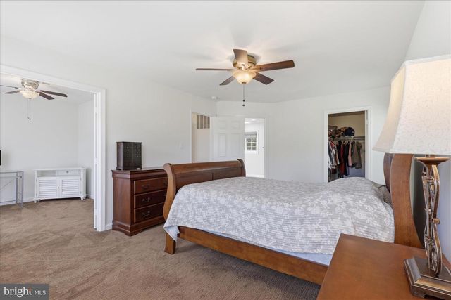 5245 GLEN MEADOW RD, Centreville, VA 20120