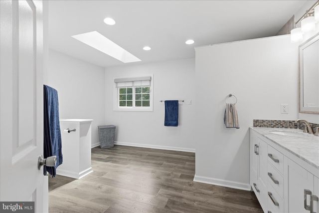 5245 GLEN MEADOW RD, Centreville, VA 20120