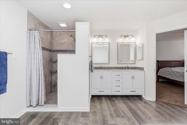 5245 GLEN MEADOW RD, Centreville, VA 20120