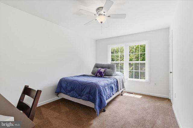 5245 GLEN MEADOW RD, Centreville, VA 20120