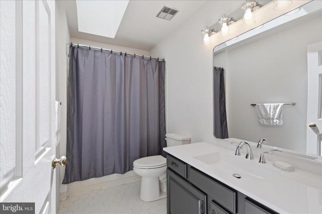 5245 GLEN MEADOW RD, Centreville, VA 20120