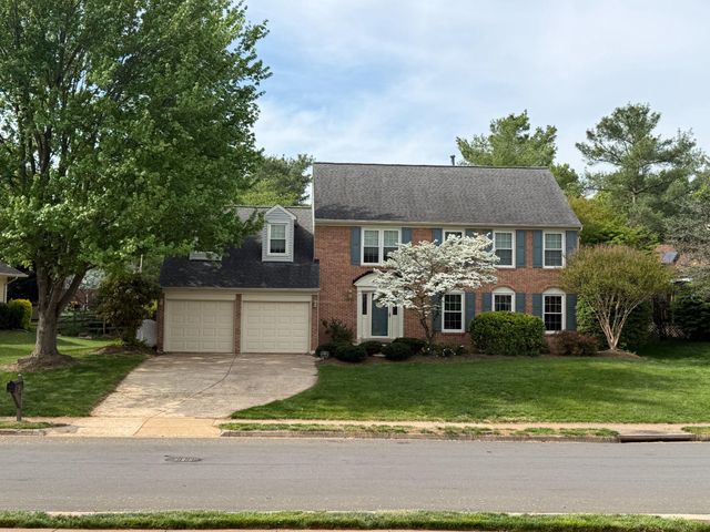 5245 GLEN MEADOW RD, Centreville, VA 20120