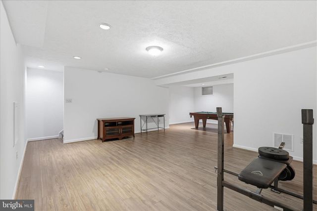 5245 GLEN MEADOW RD, Centreville, VA 20120