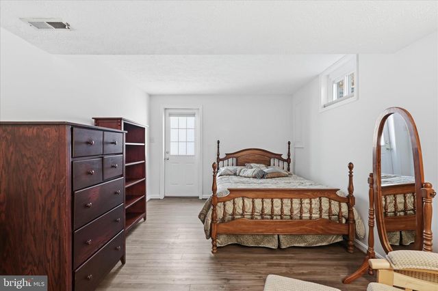 5245 GLEN MEADOW RD, Centreville, VA 20120