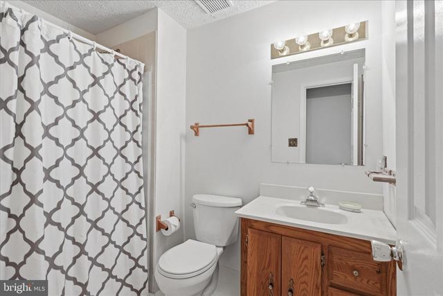 5245 GLEN MEADOW RD, Centreville, VA 20120