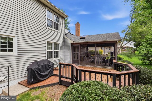 5245 GLEN MEADOW RD, Centreville, VA 20120