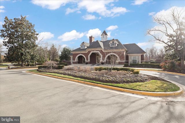 5245 GLEN MEADOW RD, Centreville, VA 20120