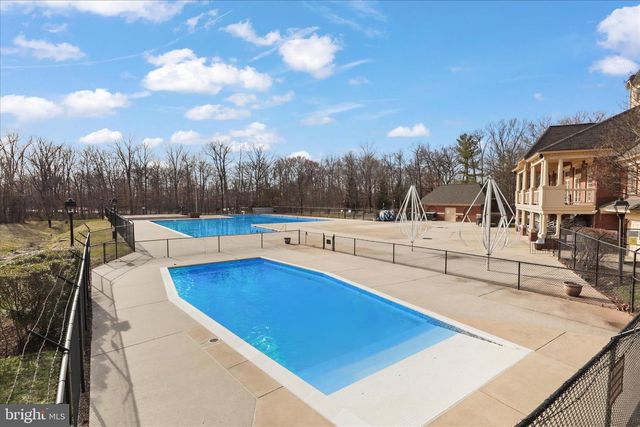 5245 GLEN MEADOW RD, Centreville, VA 20120