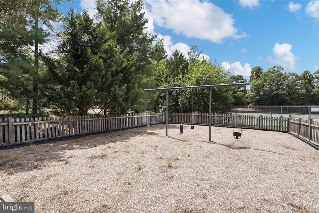 5245 GLEN MEADOW RD, Centreville, VA 20120