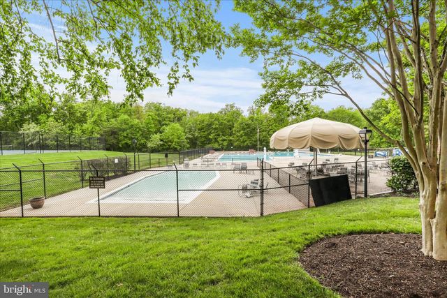 5245 GLEN MEADOW RD, Centreville, VA 20120