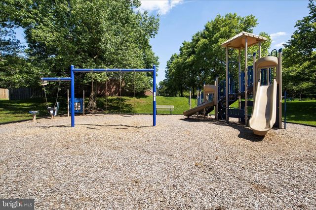 5245 GLEN MEADOW RD, Centreville, VA 20120