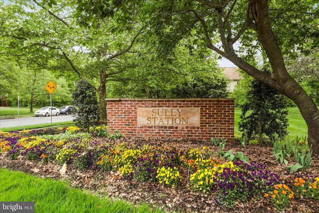 5245 GLEN MEADOW RD, Centreville, VA 20120