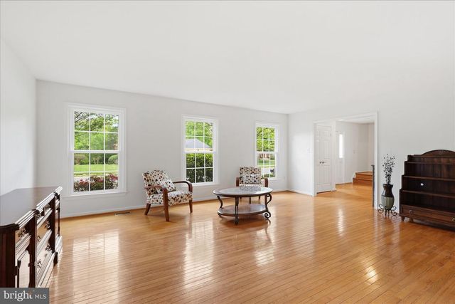 5245 GLEN MEADOW RD, Centreville, VA 20120