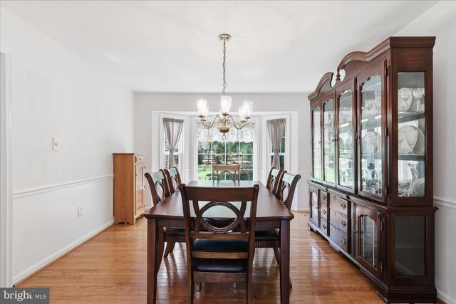 5245 GLEN MEADOW RD, Centreville, VA 20120