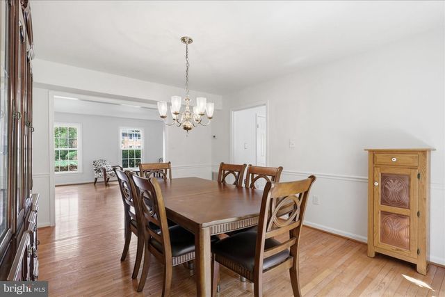5245 GLEN MEADOW RD, Centreville, VA 20120