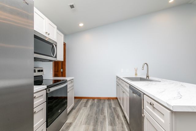 104 MARGARITA CT, Centralia, MO 65240