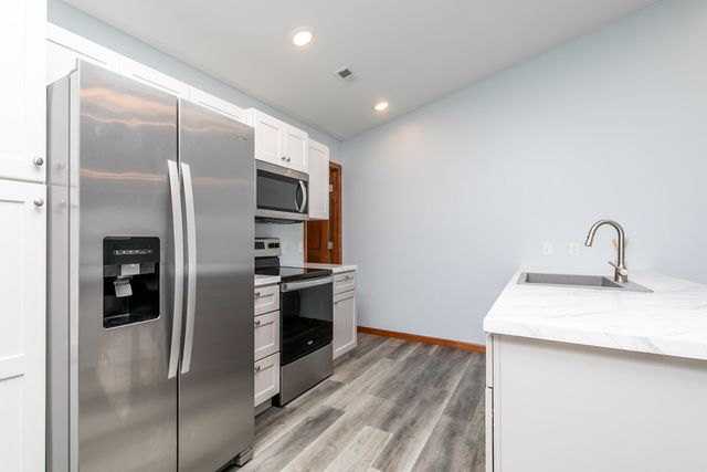 104 MARGARITA CT, Centralia, MO 65240