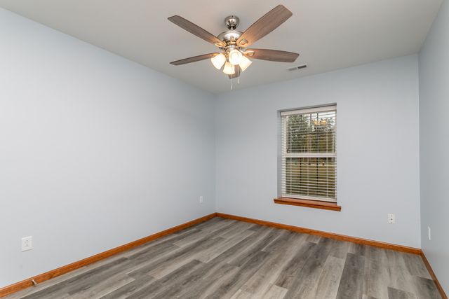 104 MARGARITA CT, Centralia, MO 65240