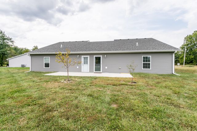 104 MARGARITA CT, Centralia, MO 65240