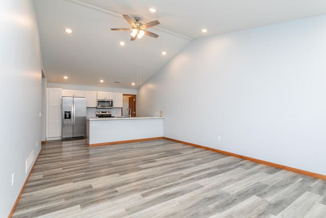 104 MARGARITA CT, Centralia, MO 65240