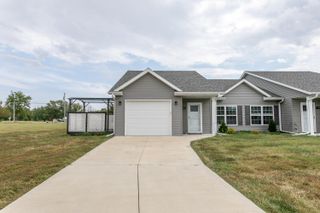 104 MARGARITA CT, Centralia, MO 65240