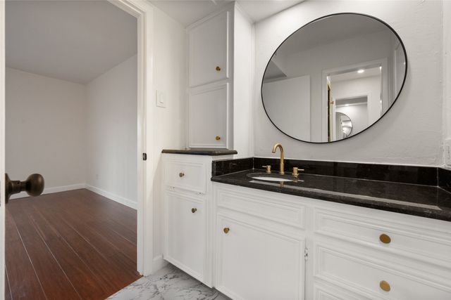 701 Rocky Canyon Road, Arlington, TX 76012