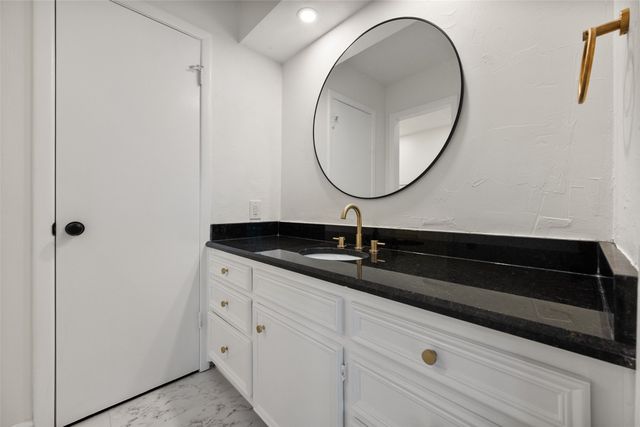 701 Rocky Canyon Road, Arlington, TX 76012