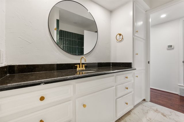 701 Rocky Canyon Road, Arlington, TX 76012