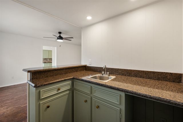 701 Rocky Canyon Road, Arlington, TX 76012