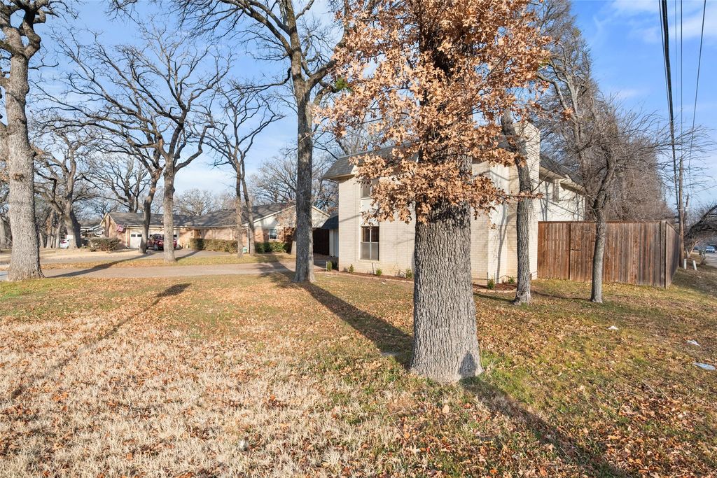 701 Rocky Canyon Road, Arlington, TX 76012