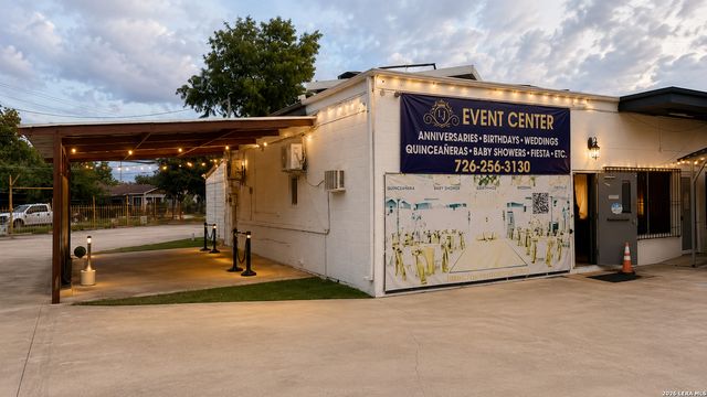 7402 NEW LAREDO HWY, San Antonio, TX 78211