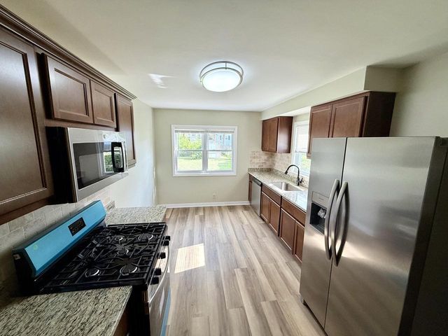 1900 S 95th STREET, Milwaukee, WI 53227