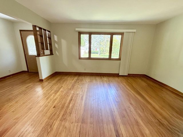 1900 S 95th STREET, Milwaukee, WI 53227