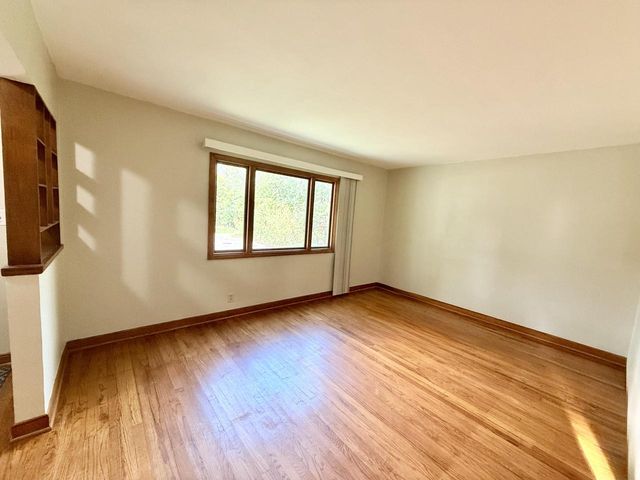 1900 S 95th STREET, Milwaukee, WI 53227