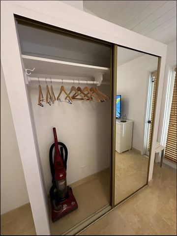 2524 Gulfstream Lane, Fort Lauderdale, FL 33312