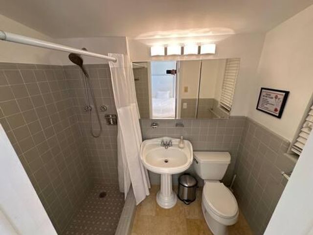 2524 Gulfstream Lane, Fort Lauderdale, FL 33312