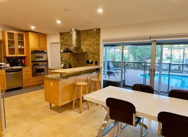 2524 Gulfstream Lane, Fort Lauderdale, FL 33312