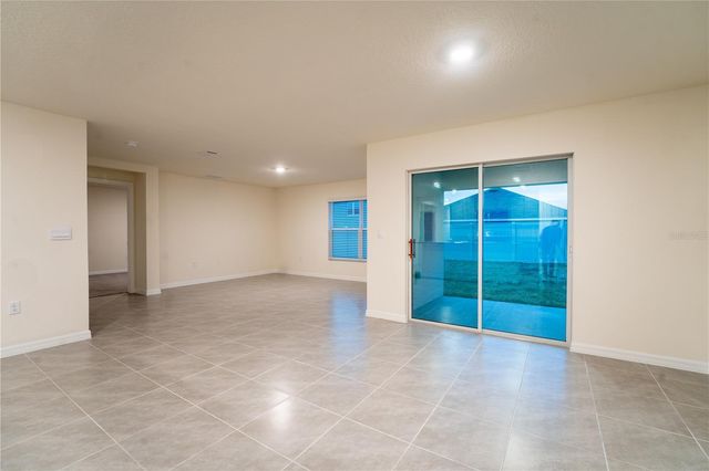 9206 SAPPHIRE CREEK PLACE, Tampa, FL 33637