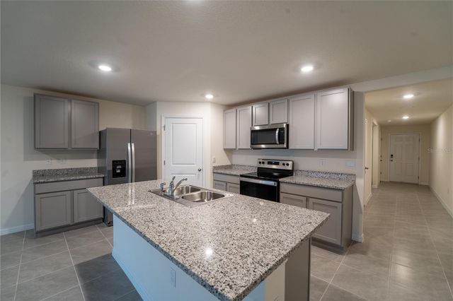 9206 SAPPHIRE CREEK PLACE, Tampa, FL 33637