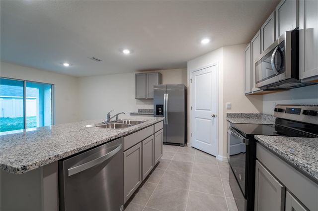 9206 SAPPHIRE CREEK PLACE, Tampa, FL 33637