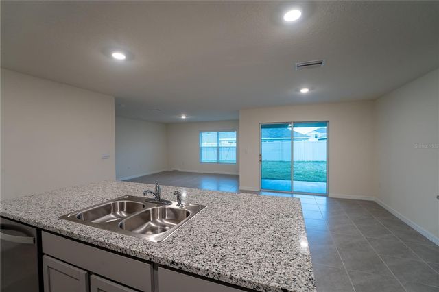 9206 SAPPHIRE CREEK PLACE, Tampa, FL 33637