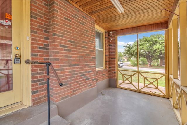 819 W Liveoak St, Coleman, TX 76834