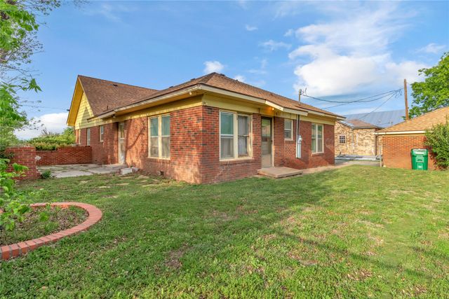 819 W Liveoak St, Coleman, TX 76834