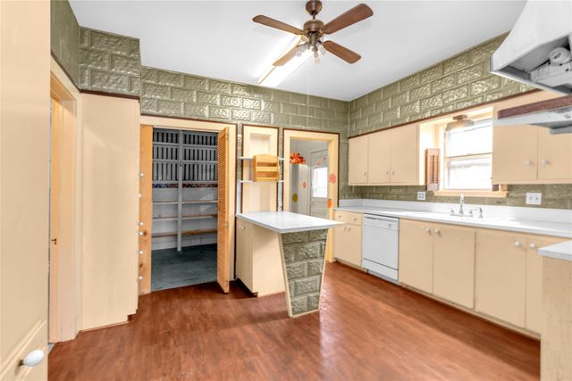 819 W Liveoak St, Coleman, TX 76834