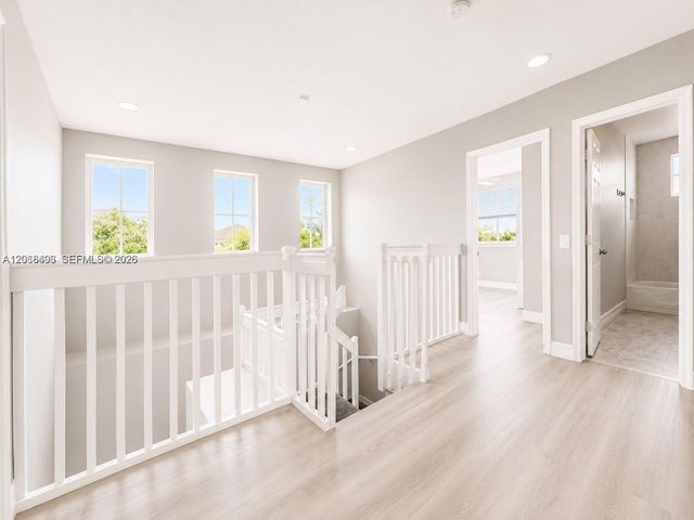 963 Falling Water Road, Weston, FL 33326